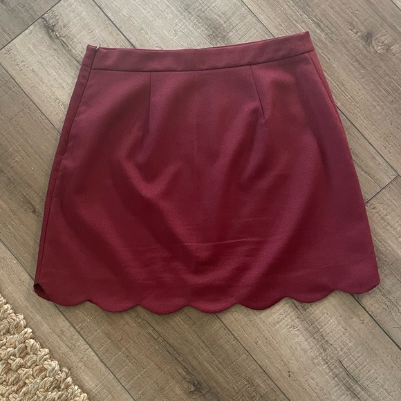 Lush Scalloped MINI Burgundy Skirt size Medium EUC | A-Line Scalloped Hem - Picture 4 of 8